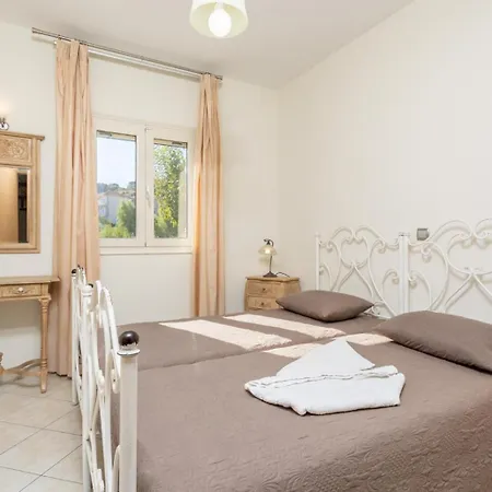 Fedra Вилла Порос